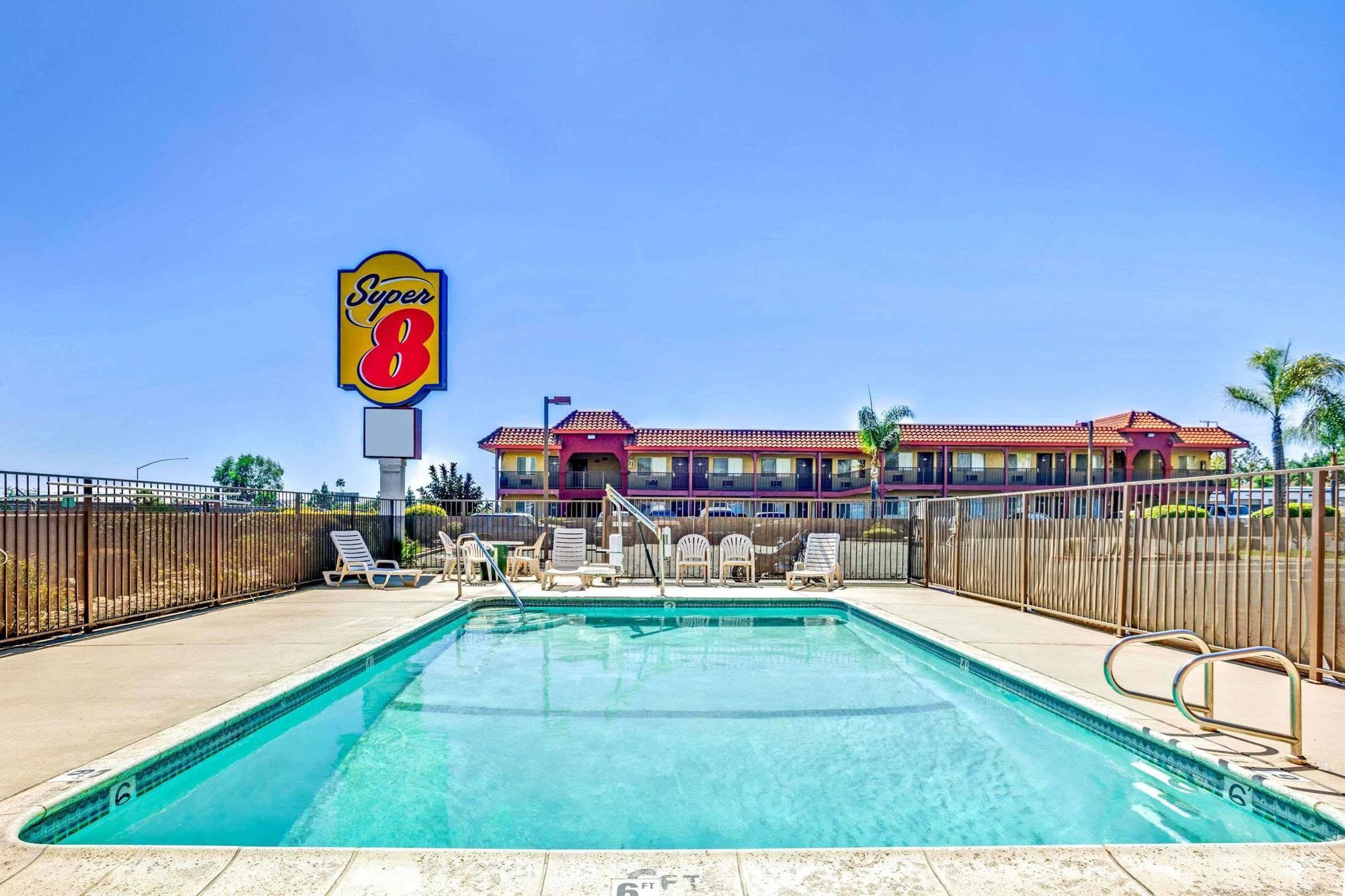 Hotel Super 8 By Wyndham Upland Ontario Ca Exteriér fotografie
